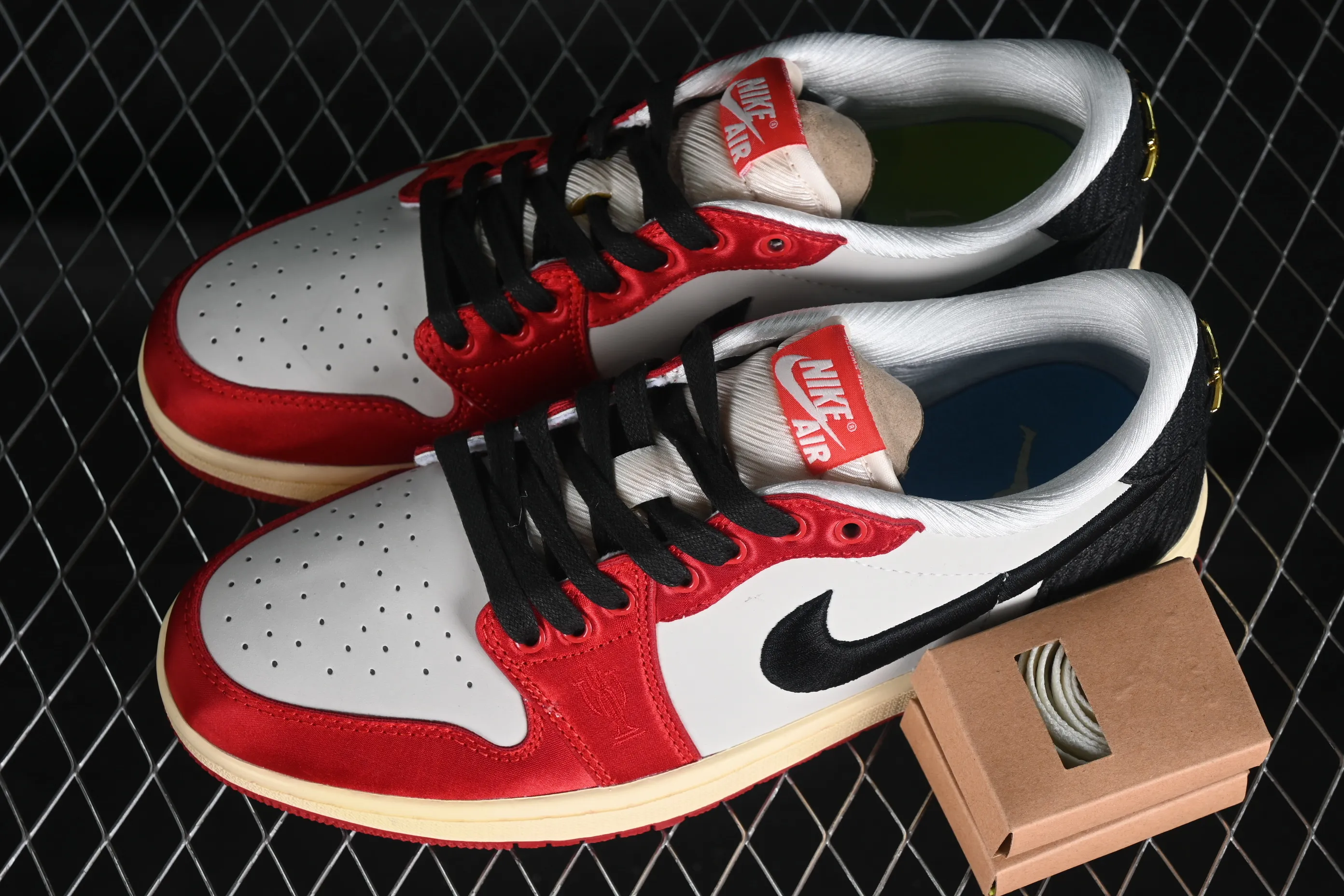 All categories Air Jordan Jordan series basketball shoes Air Jordan 1 Low Z version Trophy Room x Jordan 1 Low OG "Away" AJ1 Joe 1 Jordan's son low-top cultural casual sneakers FN0432-100